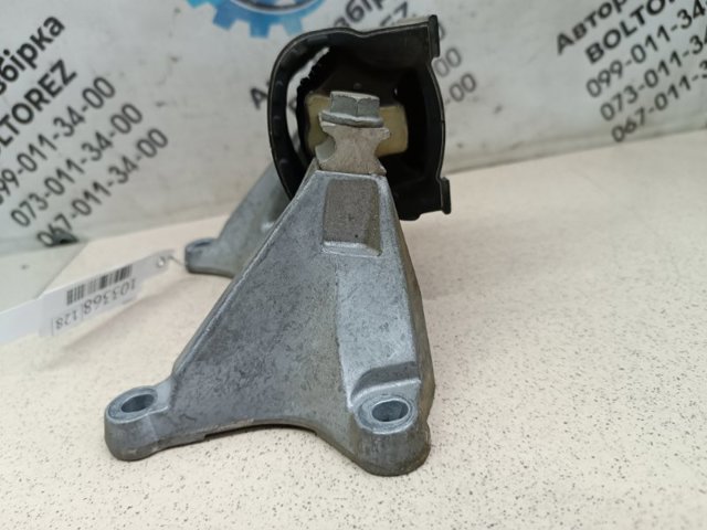 Подушка трансмісії (опора коробки передач) A2052403400 MERCEDES