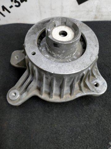 Подушка (опора) двигуна, ліва A2052406617 MERCEDES