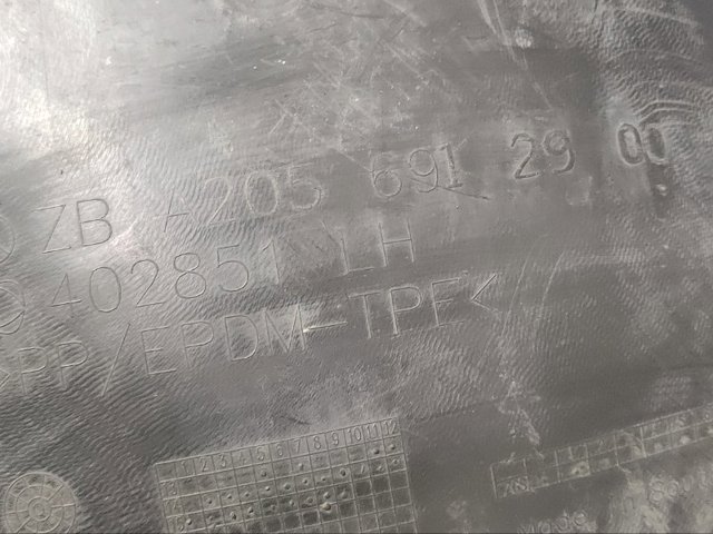 Підкрилок переднього крила, лівий задній A2056912900 MERCEDES