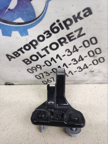 Петля задніх лівих дверей A2057300137 MERCEDES