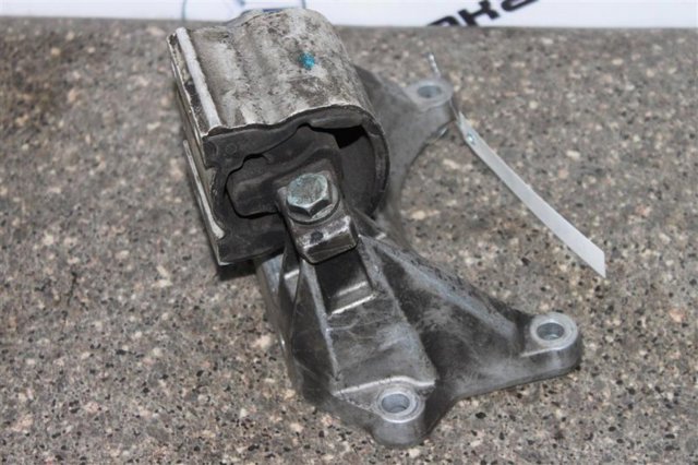 Кріплення подушки коробки передач A2112420340 MERCEDES