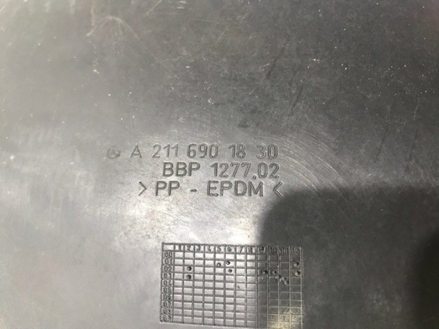 Підкрилок заднього крила, правий A2116901830 MERCEDES
