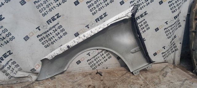 Переднє праве крило A2118800818 MERCEDES
