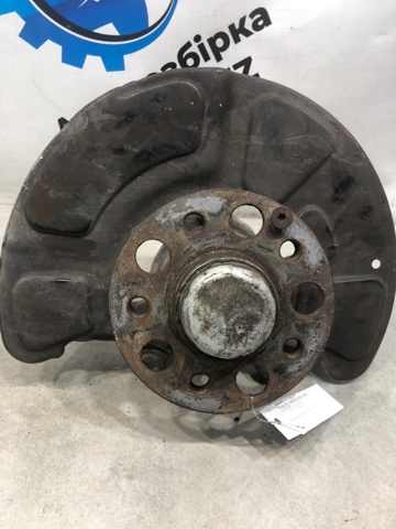 Кулак поворотний передній лівий A2123322301 MERCEDES