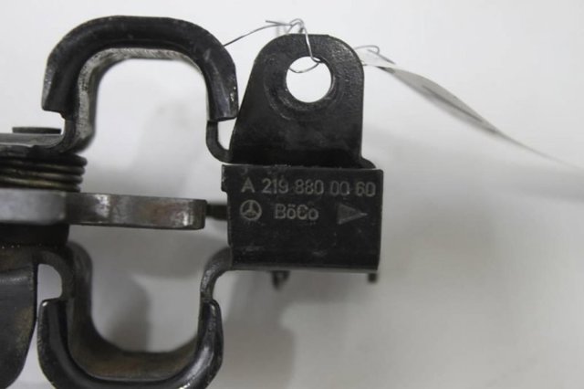 Запор капота (замок і привід замка капота) A2198800060 MERCEDES