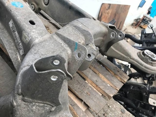Балка задньої підвіски поперечна A2203501700 MERCEDES