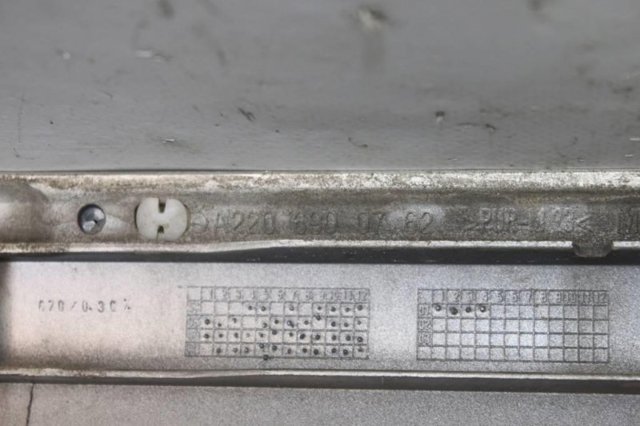 Накладка задніх лівих дверей, верхня A2206900762 MERCEDES