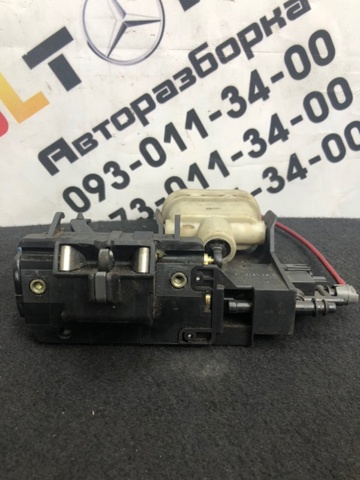 Замок кришки багажника/задньої  3/5-ї двері, задній A2208000478 MERCEDES