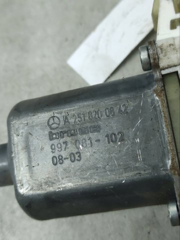 Двигун склопідіймача двері передньої, правої A2518200842 MERCEDES