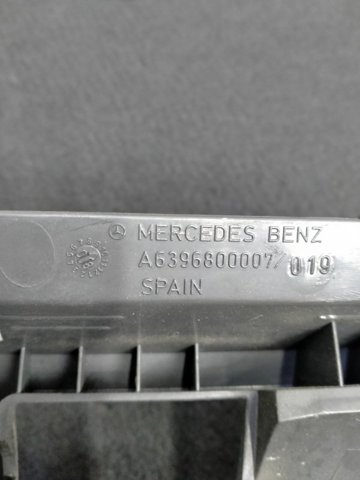 Декоративна накладка центральної консолі A6396800007 MERCEDES