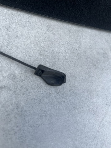 Полку багажника B32H68310E02 MAZDA