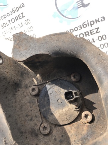 Важіль/тяга задньої підвіски подовжній нижній, правий BP4K28200J MAZDA