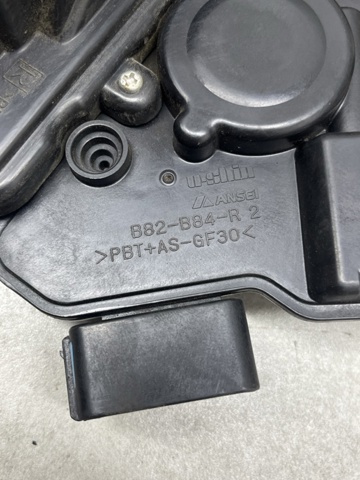 Замок двері правої передньої BP4L58310E MAZDA