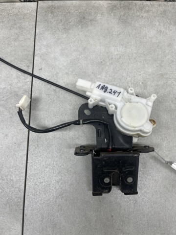 Замок кришки багажника BP4L62310D MAZDA