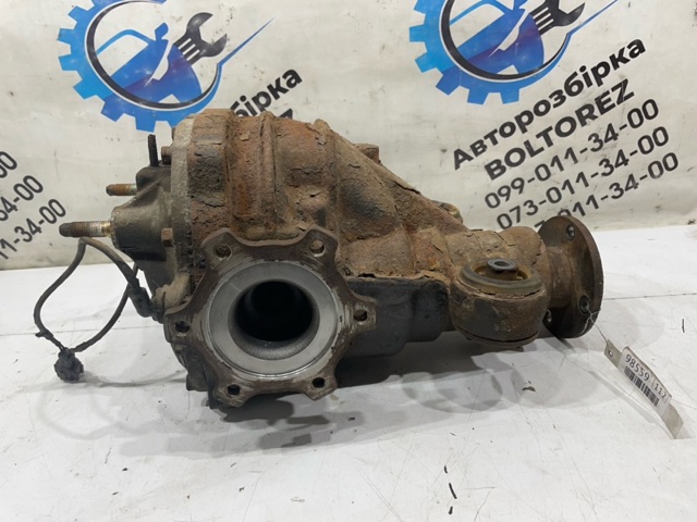 Задній редуктор C8301EB300 NISSAN
