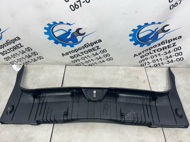 Облицювання задньої панелі багажника GHK16889XA MAZDA