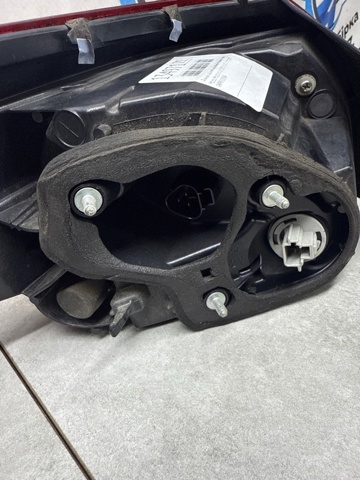 Ліхтар задній правий, зовнішній GHP951150A MAZDA