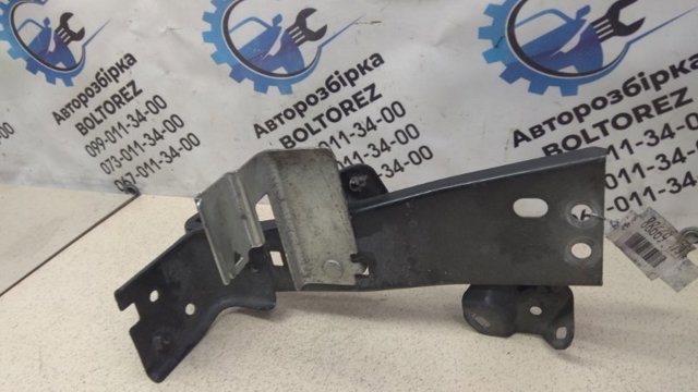Кронштейн кріплення крила переднього лівого, передній GHP952240C MAZDA