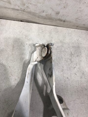 Завіса капота ліва GHP952420B MAZDA
