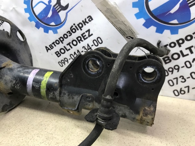 Стійка передня, ліва GMM634900 MAZDA