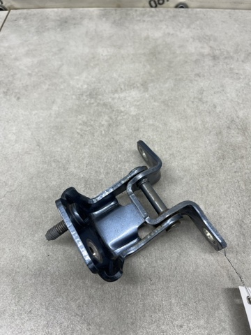 Петля задніх лівих дверей KD5373210A MAZDA
