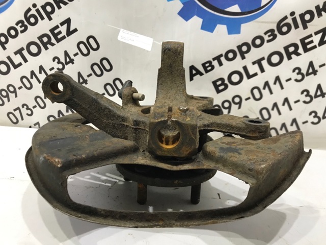 Цапфа - поворотний кулак передній, лівий L20633030A MAZDA