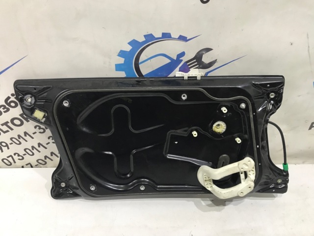 Склопідйомник передньої правої двері LR013865 LAND ROVER