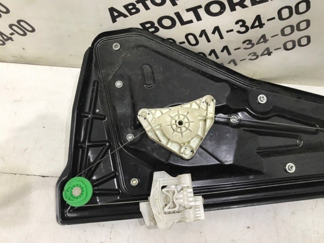 Склопідйомник задніх лівих дверей LR013872 LAND ROVER