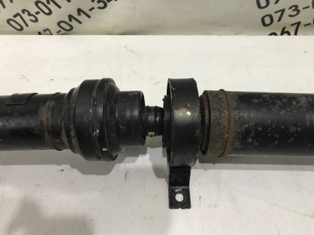 Вал карданний задній LR037028 LAND ROVER