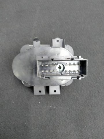 Перемикачі електричні (перемикач світла центральний) YUD501480PVJ LAND ROVER