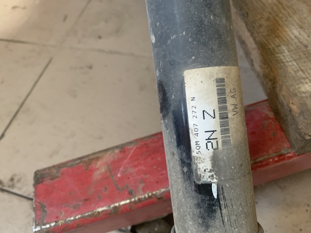 Привід правий 5QM407272N VAG