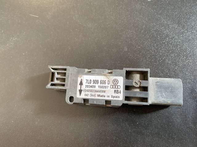 Датчик Ейрбег передній 7L0909606D VAG