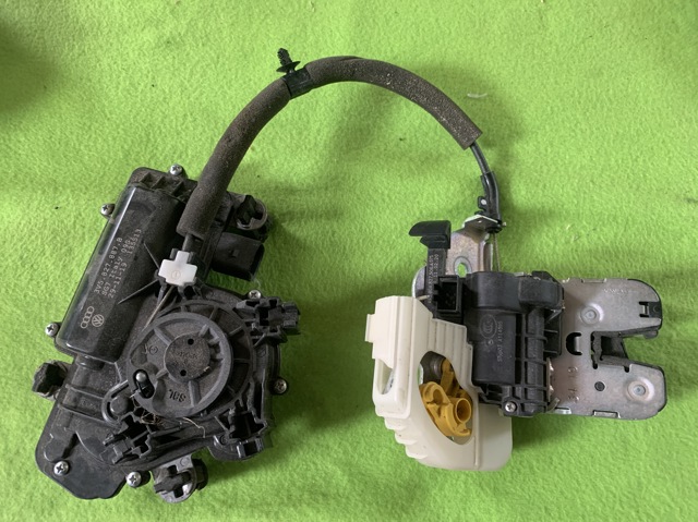 Замок кришки багажника 80A827506A VAG