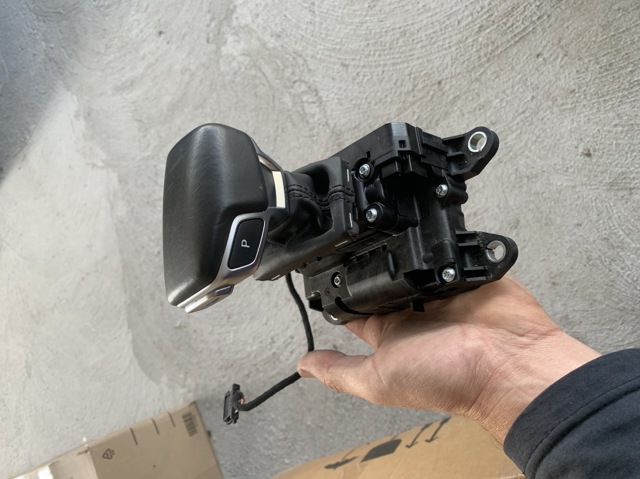 Ручка важеля коробки передач 80B713140GIBR VAG