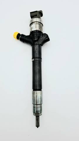 Форсунка паливна 236700R020 DENSO