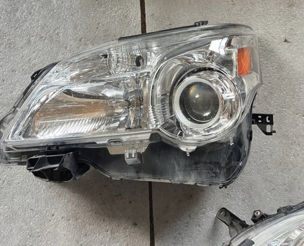 Фара ліва передня 8118560E61 TOYOTA