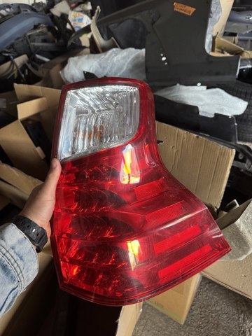 Задні ліхтарі 8155160A10 TOYOTA