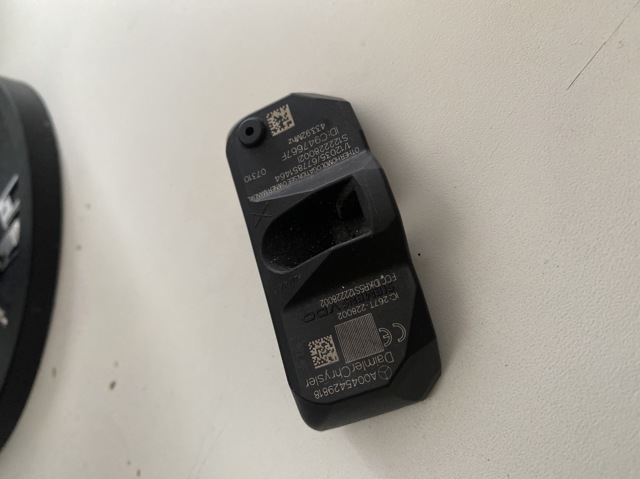 Датчик тиску повітря в шинах A0045429818 MERCEDES