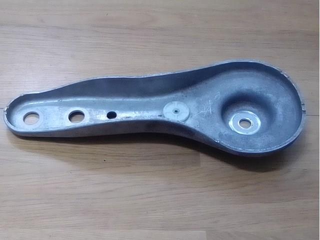 Кронштейн задньої балки 33306876802 BMW