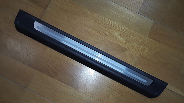 Накладка дверного порогу внутрішня, передня права 4M0853374A VAG