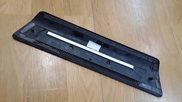 Накладка дверного порогу внутрішня, задня ліва 4M0853375A VAG