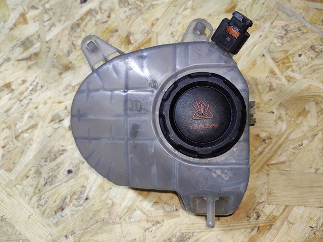 Розширювальний бачок охолодження 5WA121407G VAG