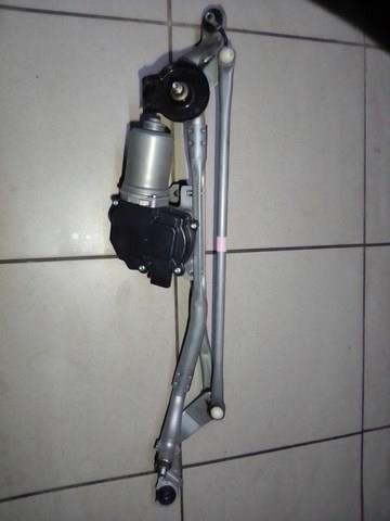 Мотор склоочисника передній 8511076070 TOYOTA