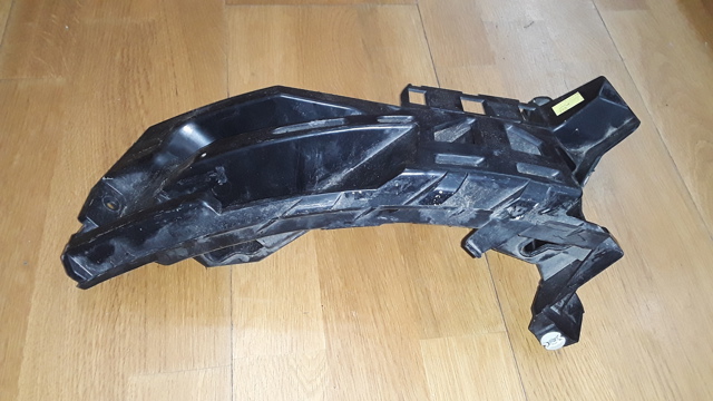 Кронштейн бампера заднього, правий 95B807572A PORSCHE