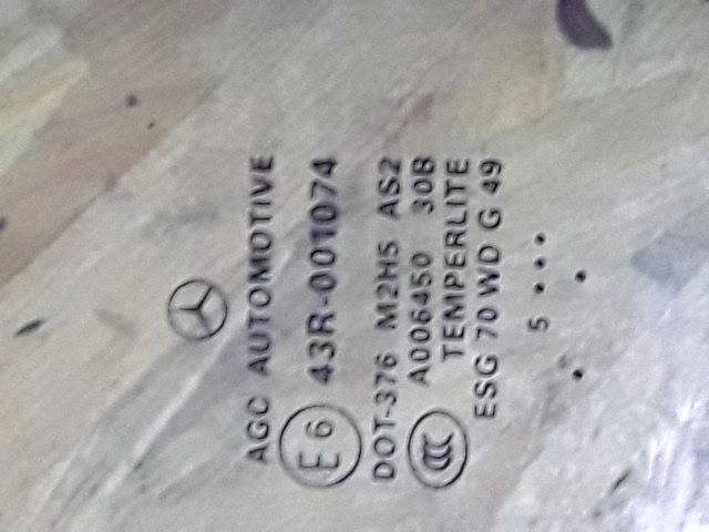 Скло пасажирських дверей A1667251410 MERCEDES