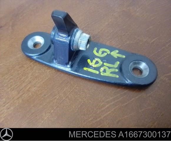 Петля заднтої двері, лівої A1667300137 MERCEDES