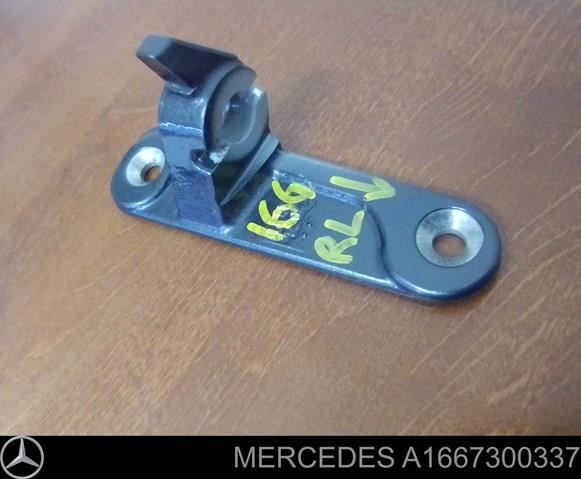 Дверний шарнір задній лівий A1667300337 MERCEDES