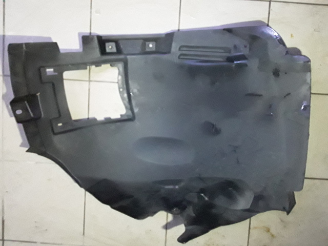 Підкрилок переднього крила, правий A1668801001 MERCEDES