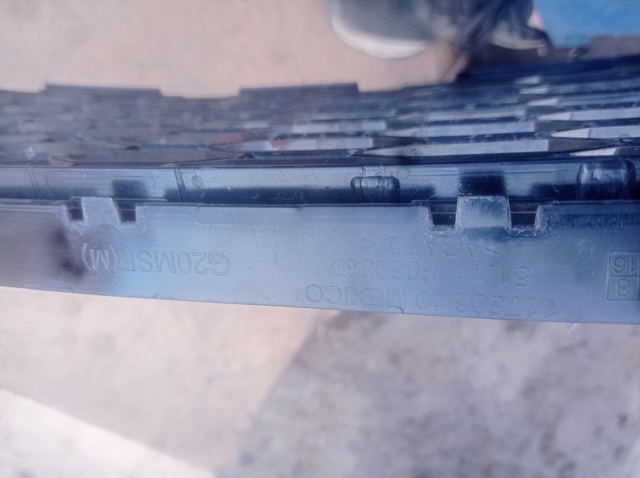 Решітка переднього бампера, центральна 51118069367 BMW