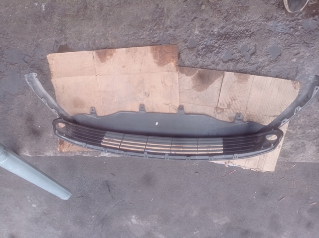 Нижня накладка на передній бампер 521290D080 TOYOTA